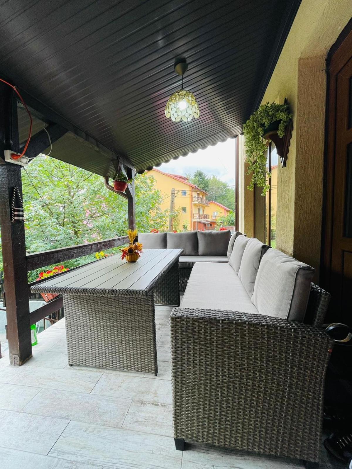 B House Buşteni Exteriér fotografie